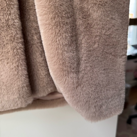 🧋NWOT Z SUPPLY COZY SUPER SOFT BEIGE NEUTRAL JEWEL FAUX FUR COAT - Picture 12 of 12